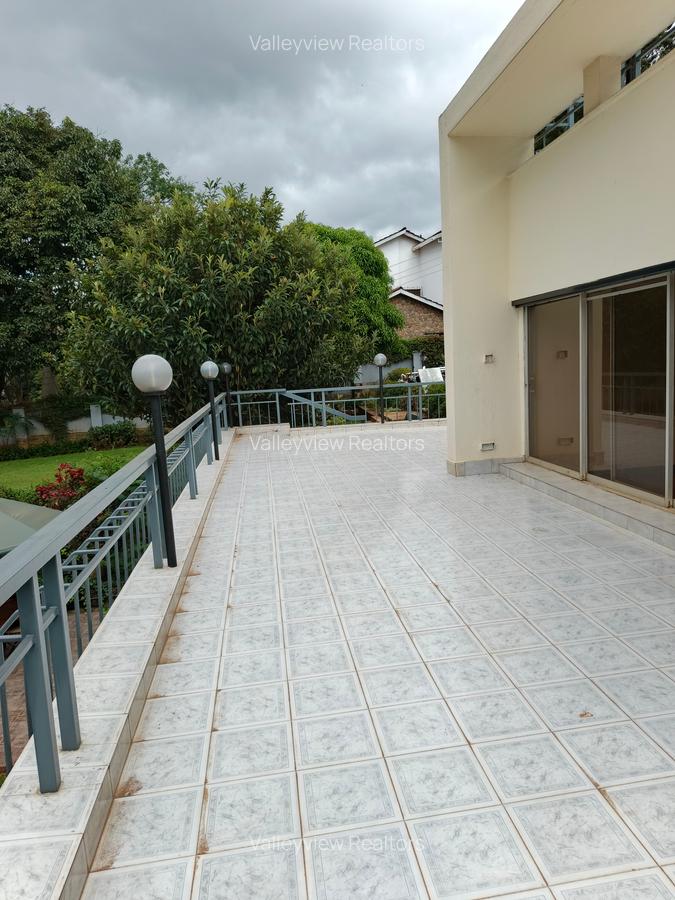 2,120 ft² Office with Service Charge Included at Lavington - 16