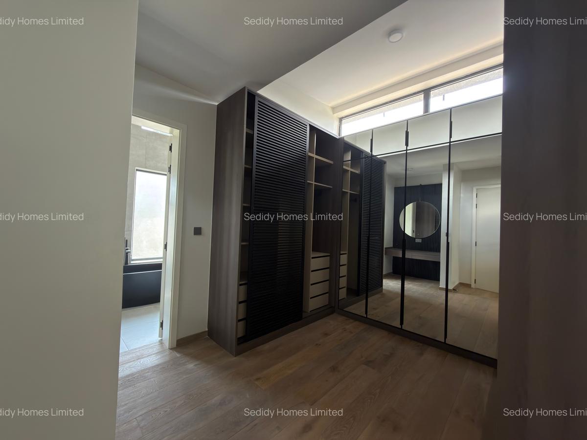 5 Bed Townhouse with En Suite in Runda - 14