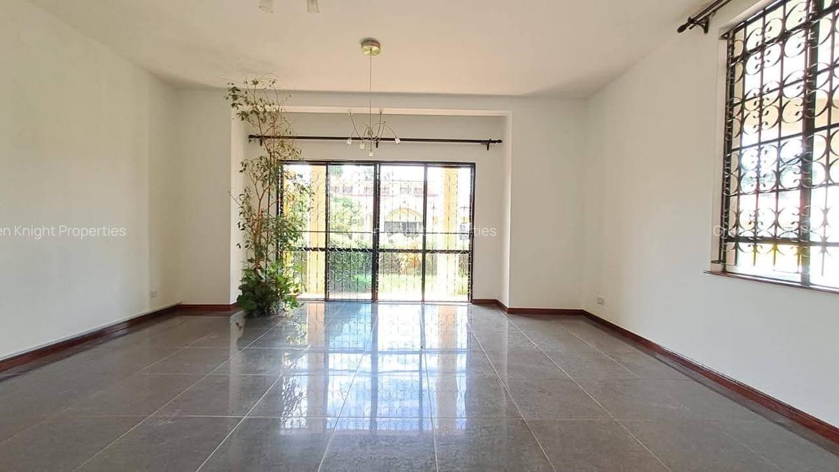4 Bed Townhouse with En Suite in Spring Valley - 2