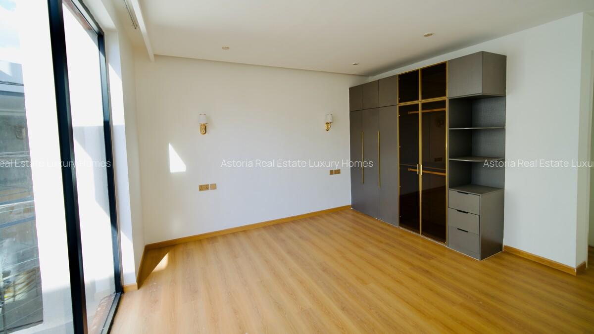 5 Bed Villa with En Suite at 2026-386 5 Bed - 15