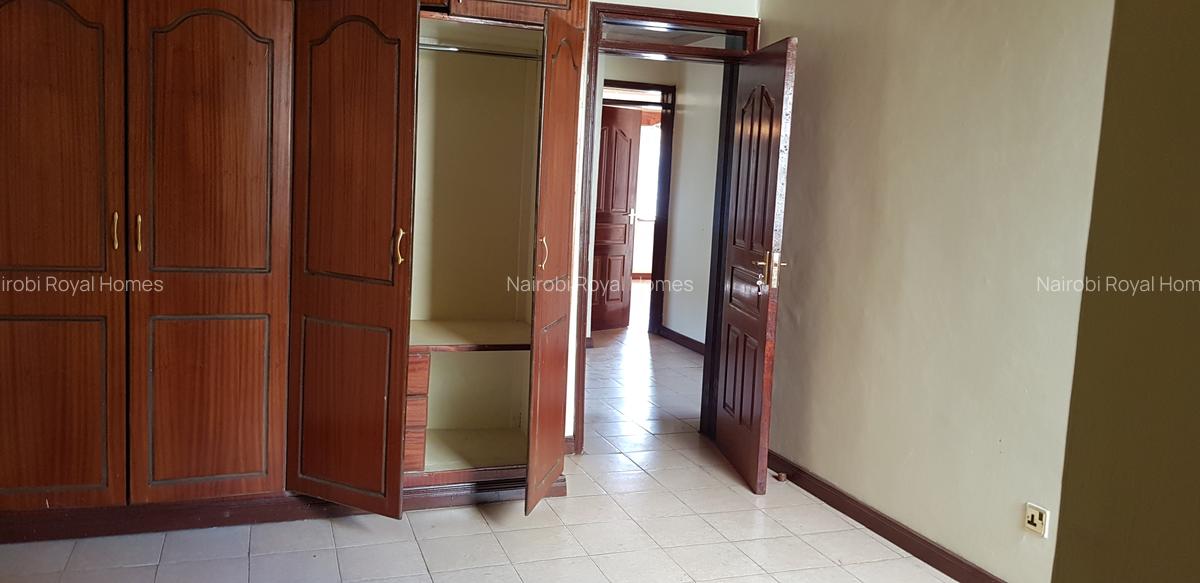 5 Bed Townhouse with En Suite at Valley Arcade - 16