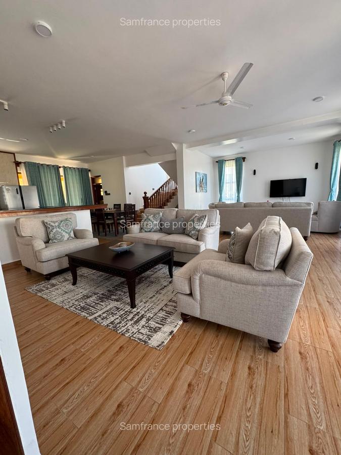 4 Bed Villa with En Suite at Pazuri - 6