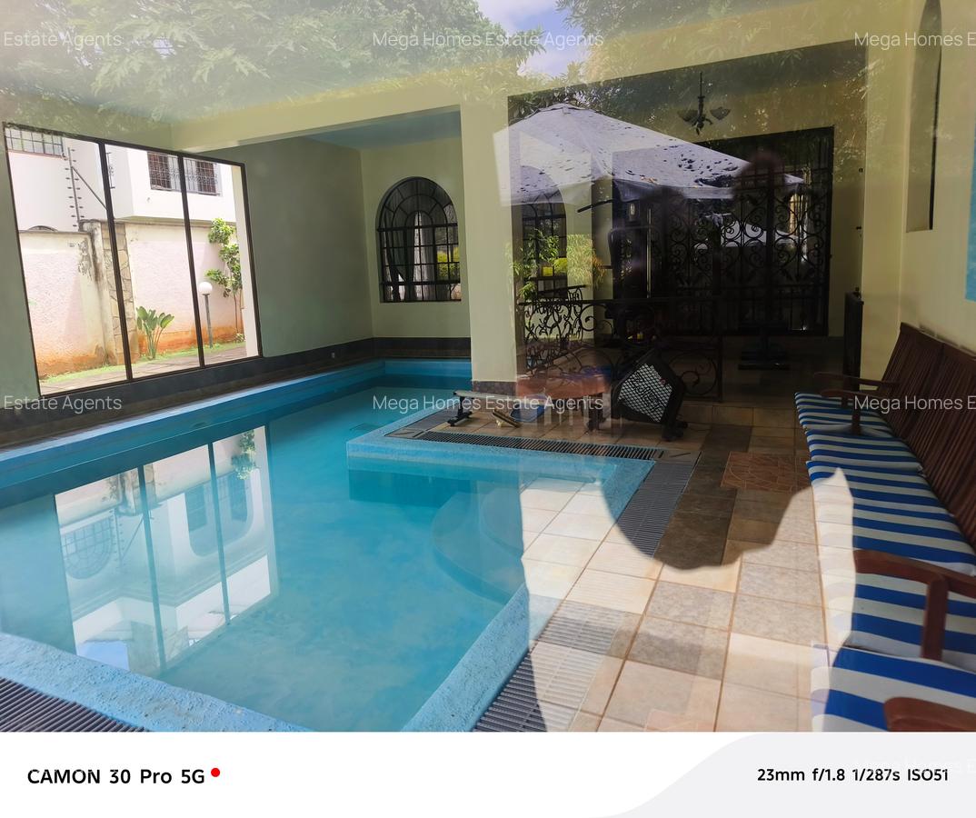 5 Bed House with En Suite in Runda - 1