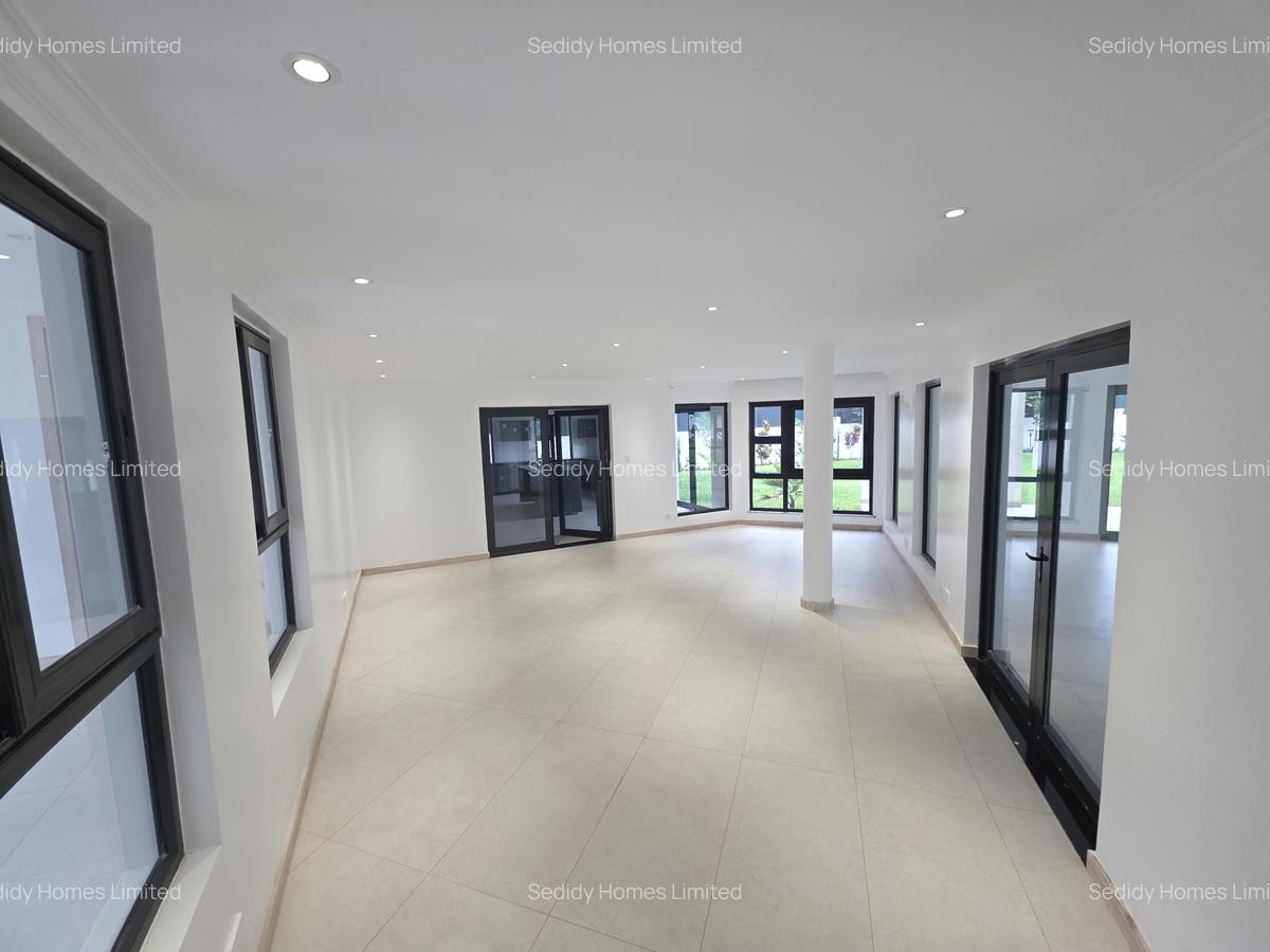 6 Bed Villa with En Suite in Runda - 17