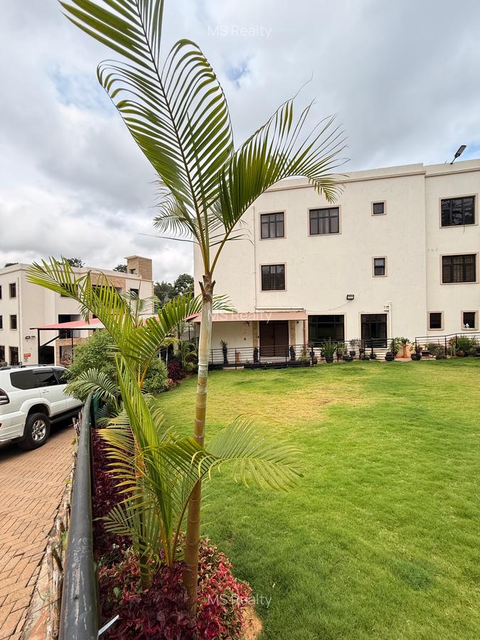 4 Bed Townhouse with En Suite in Spring Valley - 16