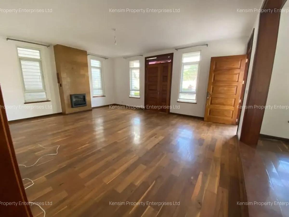 4 Bed Townhouse with En Suite in Nyari - 12