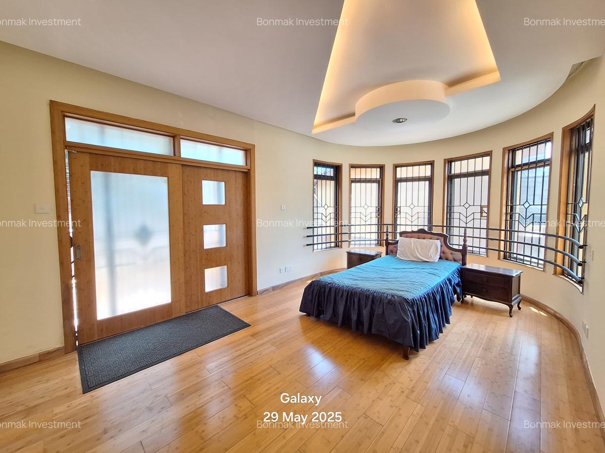 5 Bed Townhouse with En Suite at Kyuna Road - 10