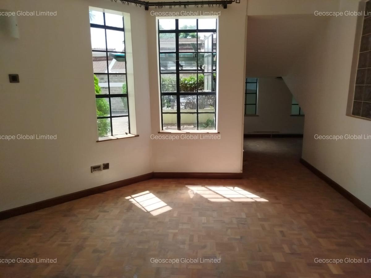 5 Bed House with En Suite in Lavington - 7