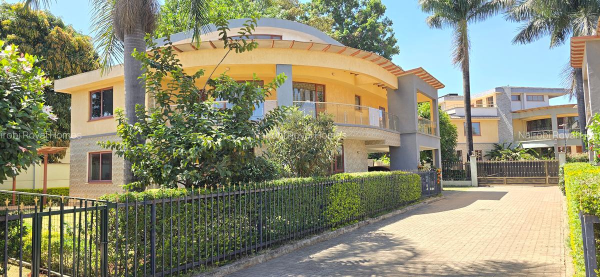 5 Bed Townhouse with En Suite at Lavington Green - 6
