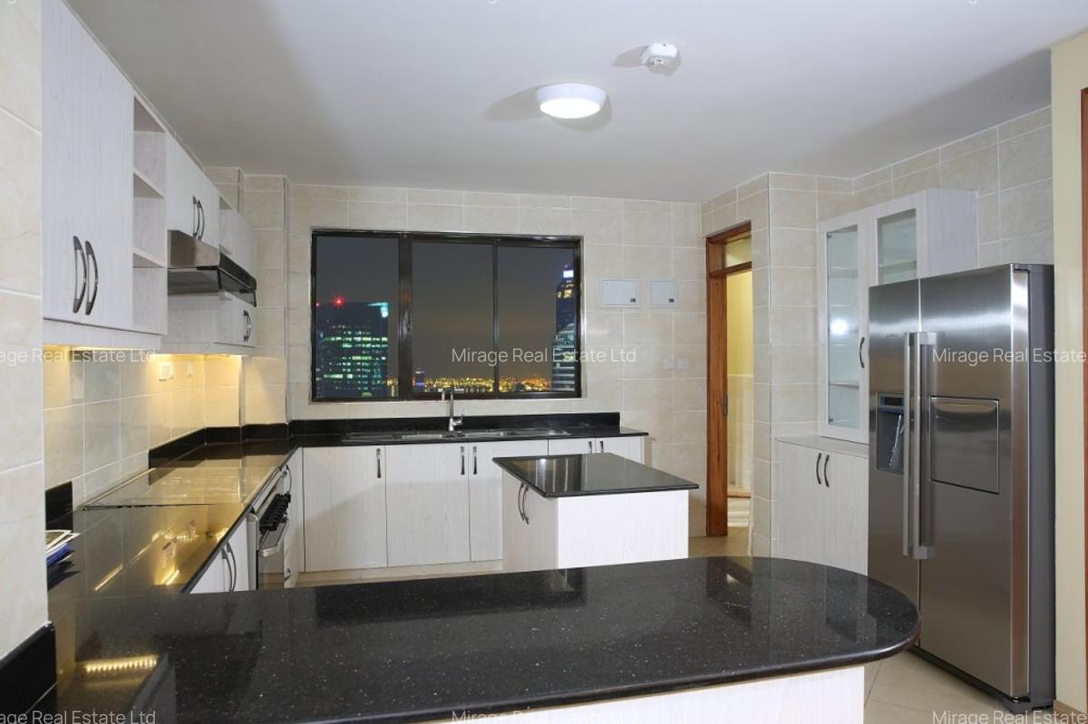 3 Bed Apartment with En Suite in Westlands Area - 11