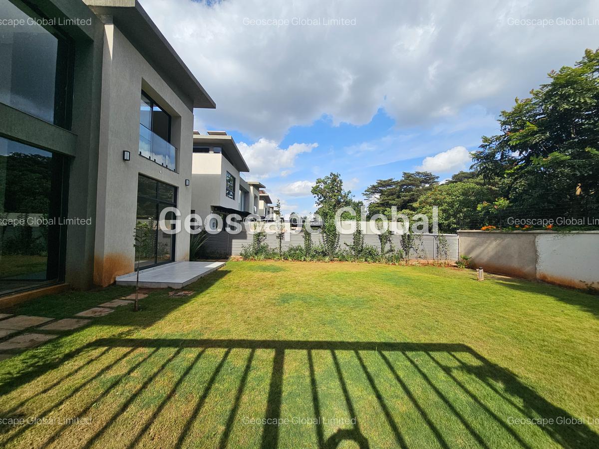 5 Bed House with En Suite in Runda - 1