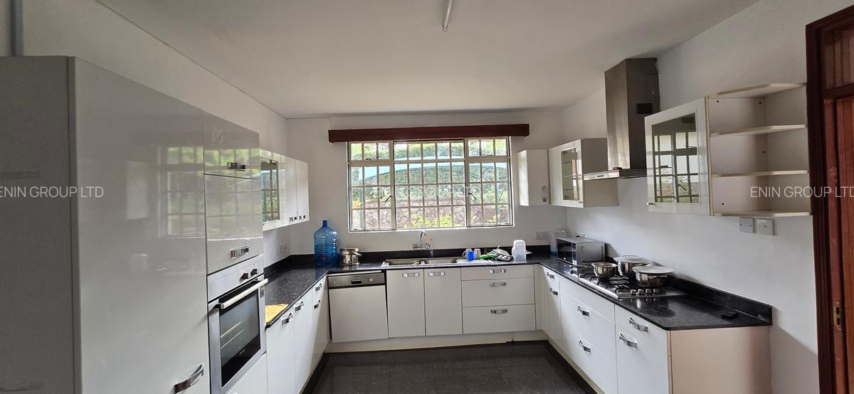 4 Bed Townhouse with En Suite at Rosslyn Garden - 5