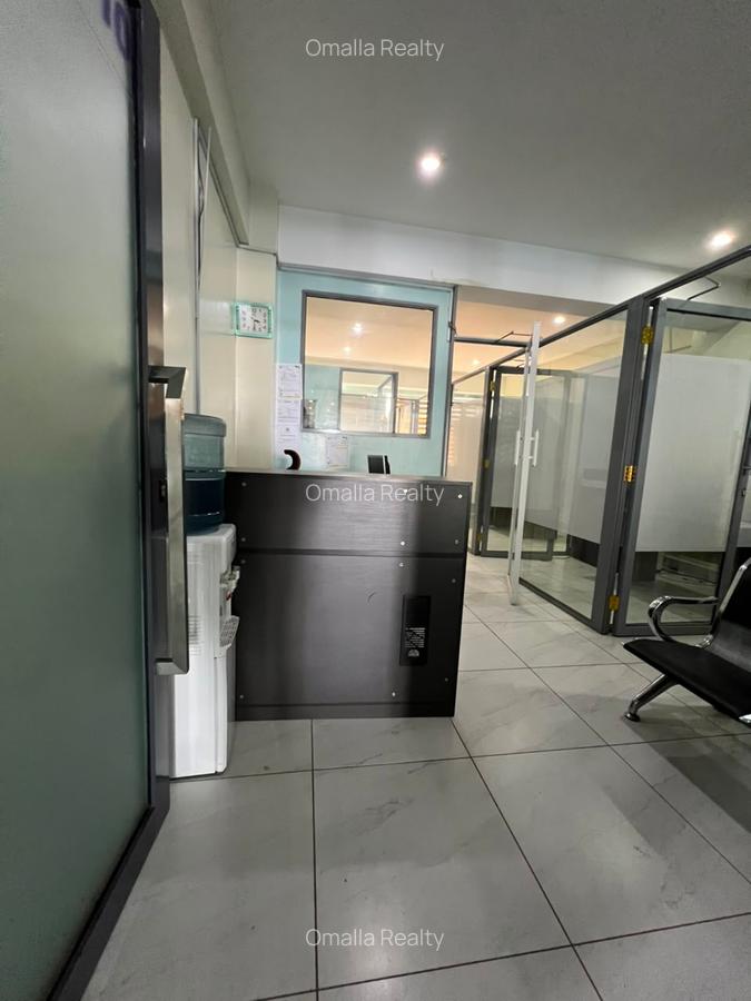 835 ft² Commercial Property with Service Charge Included in Westlands Area - 1