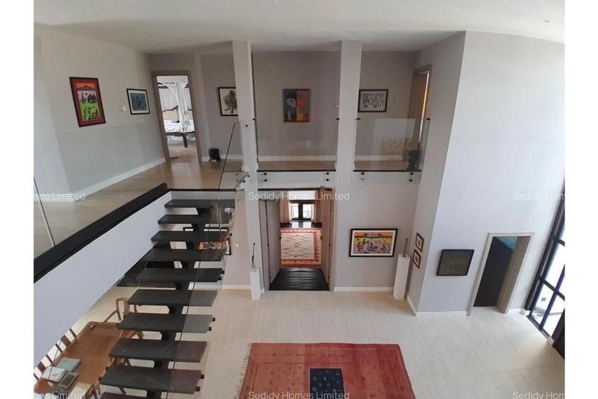 5 Bed Villa with En Suite in Runda - 4