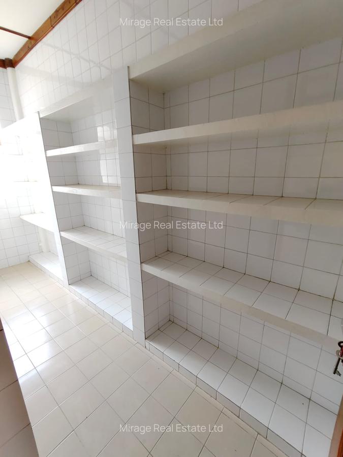 3 Bed Apartment with Parking in Riverside - 19