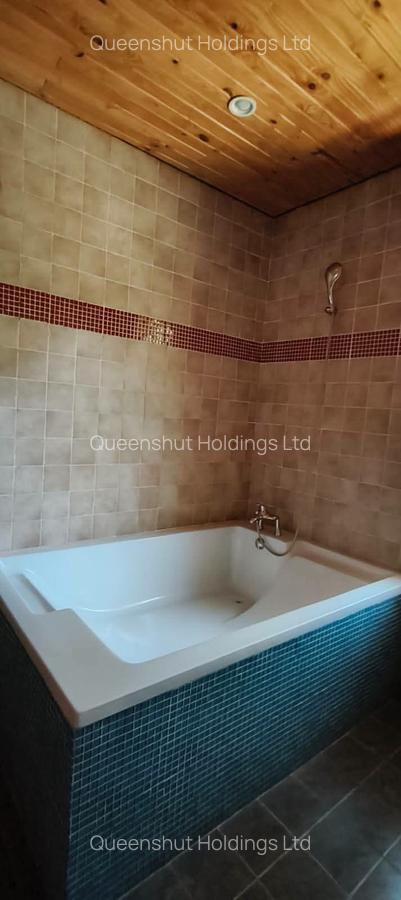 5 Bed House with En Suite in Rosslyn - 17