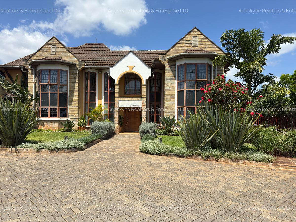 5 Bed Villa with En Suite in Runda - 1
