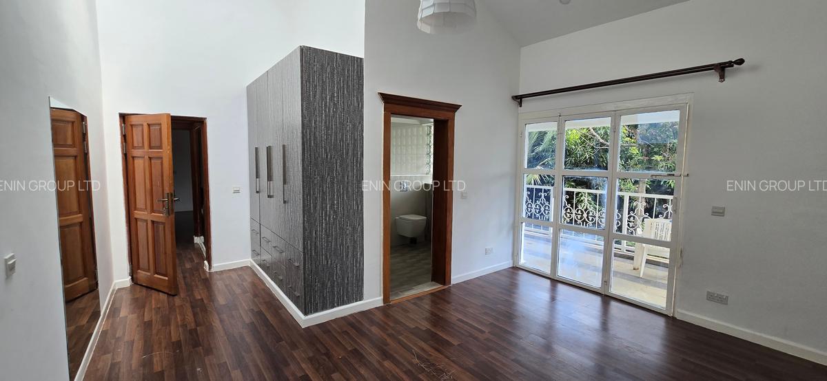 5 Bed House with En Suite at Runda - 14
