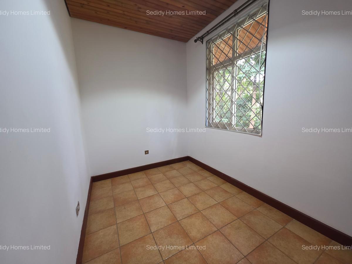 5 Bed Townhouse with Staff Quarters in Rosslyn - 7