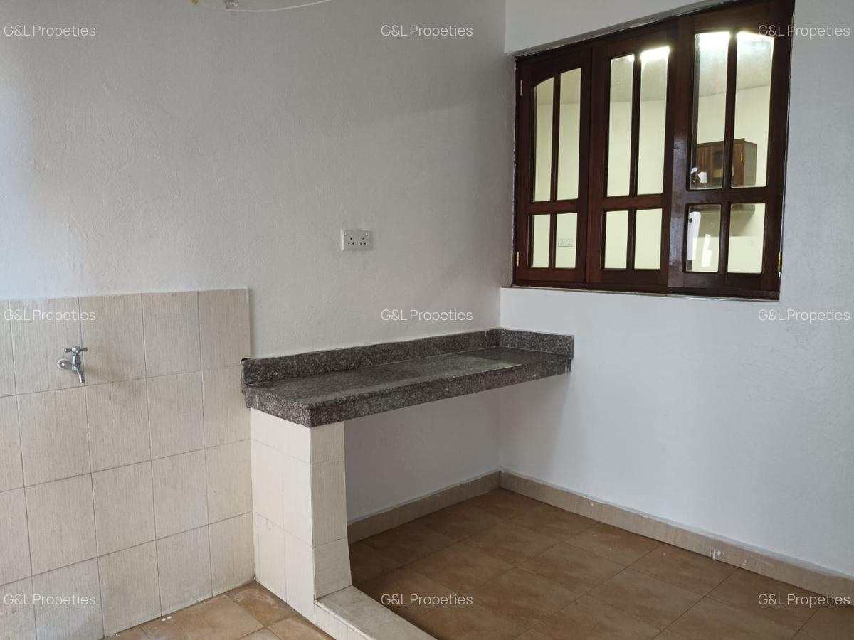3 Bed Apartment with En Suite at Links Road - 16