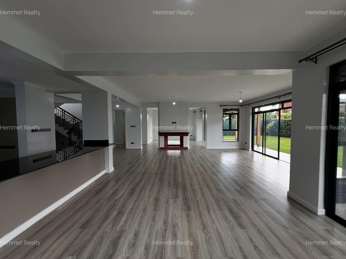 5 Bed Villa with En Suite in Runda - 4