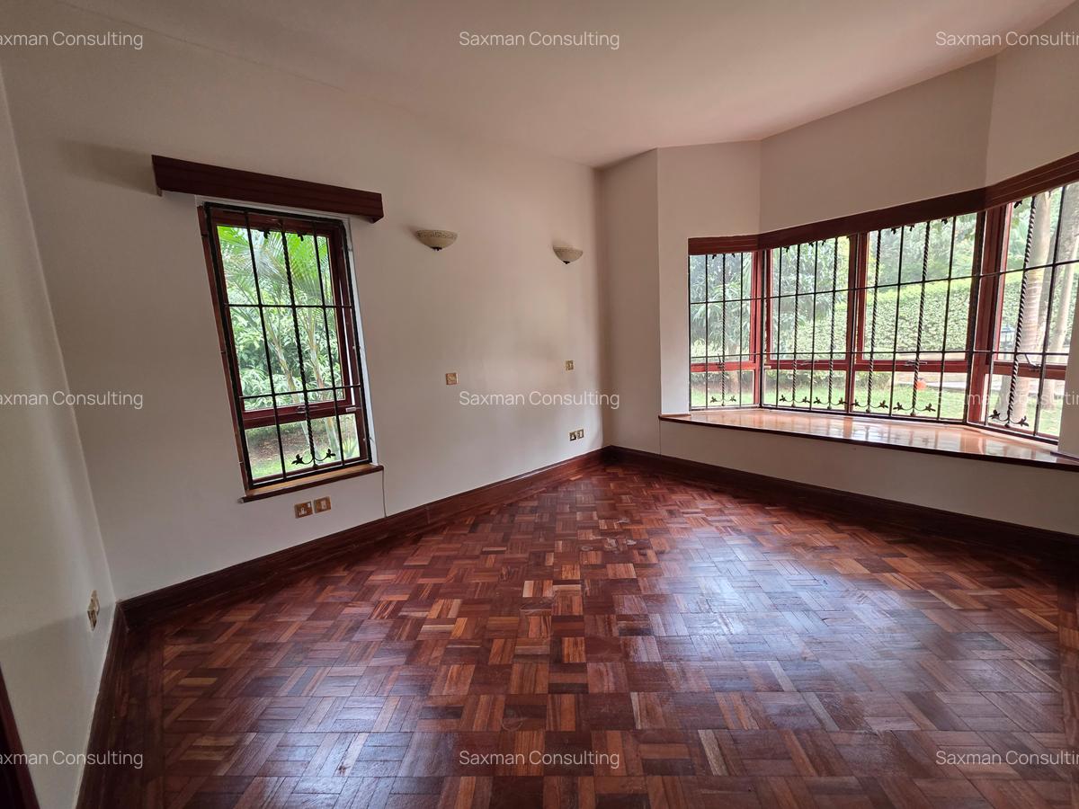 5 Bed House with En Suite in Runda - 3