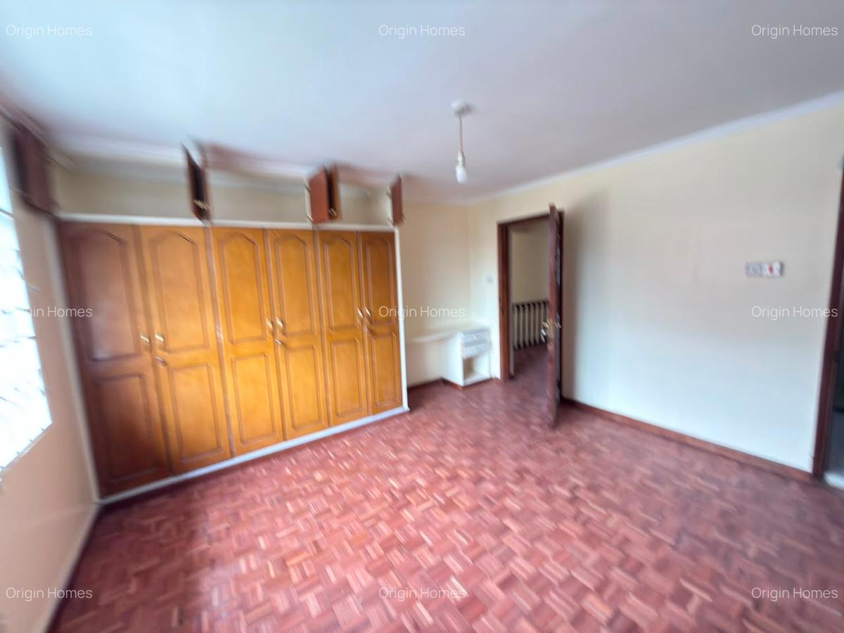 4 Bed Townhouse with En Suite at Lavington - 10