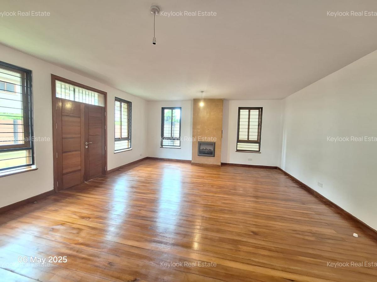 5 Bed Townhouse with En Suite at Lavington - 17