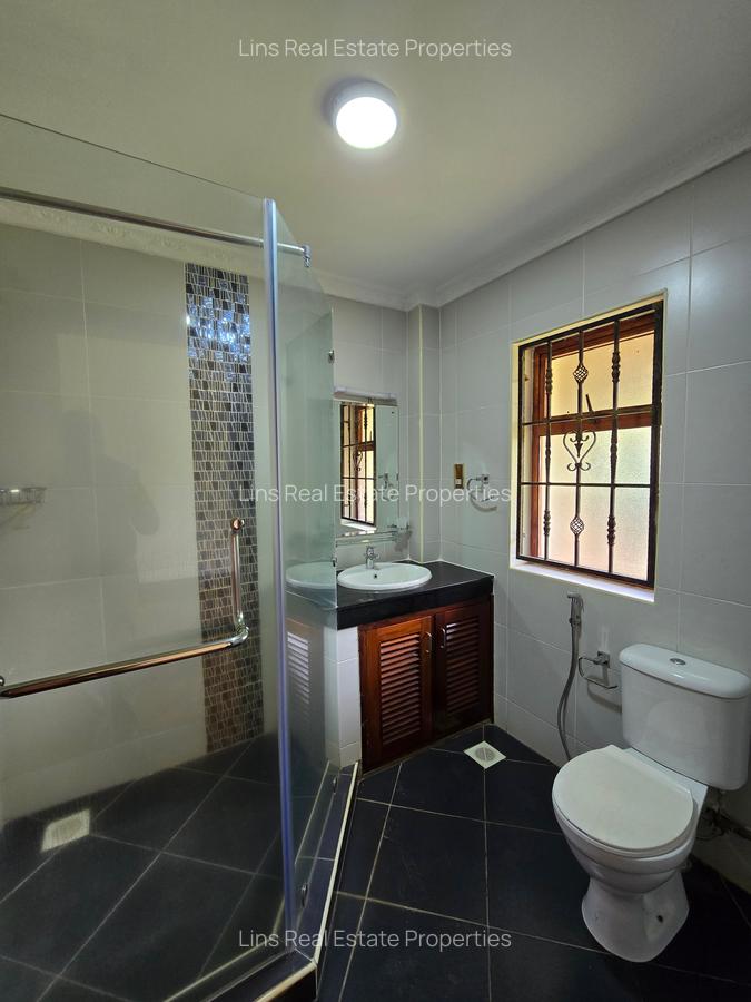 5 Bed Townhouse with En Suite in Runda - 14