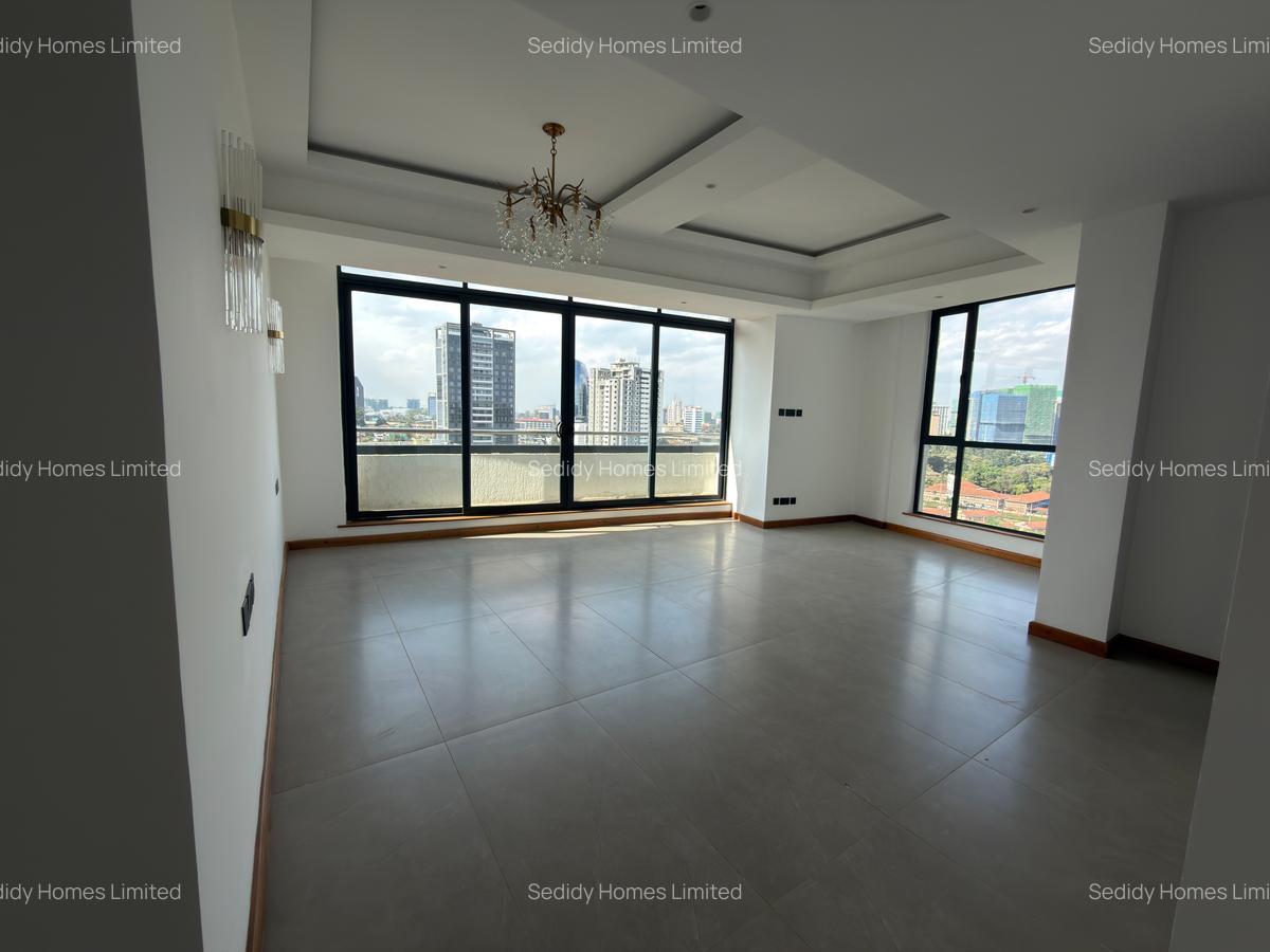 3 Bed Apartment with En Suite in Riverside - 13