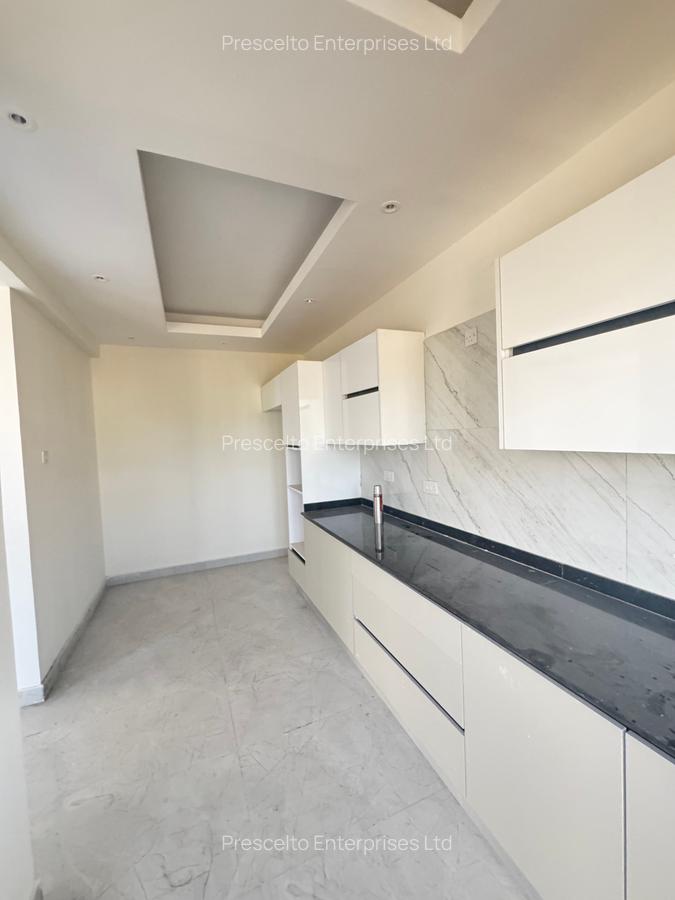 3 Bed Apartment with En Suite at Off Links Road - 6
