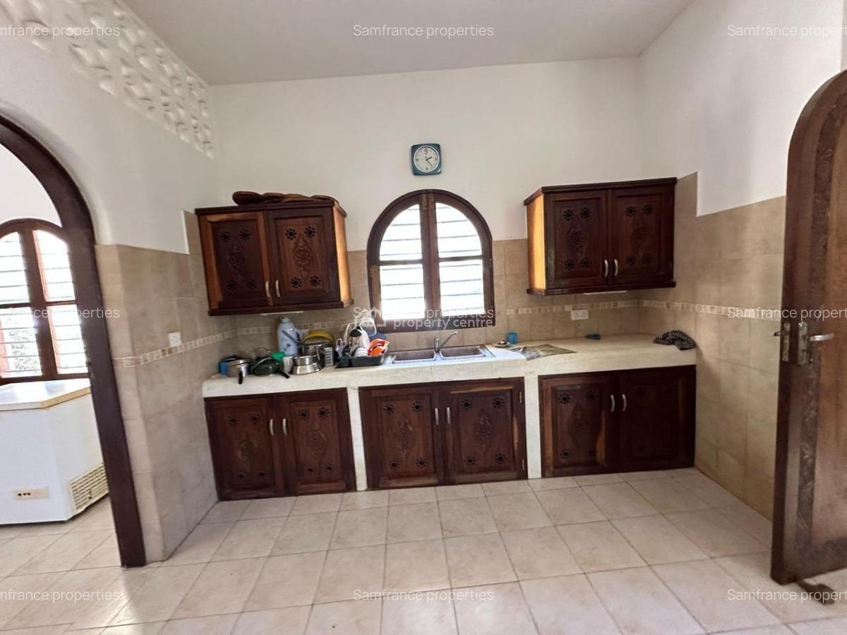 4 Bed Villa with En Suite at Watamu - 8