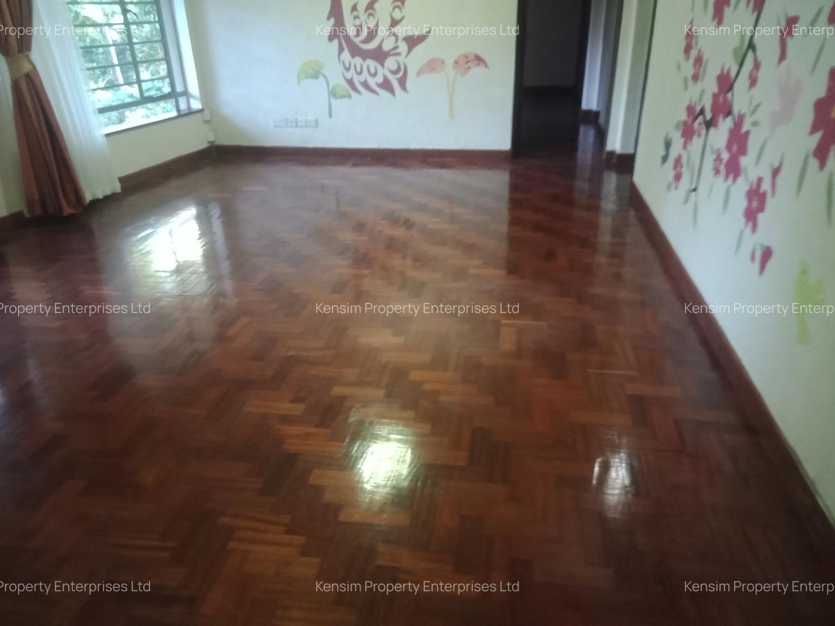 5 Bed Townhouse with En Suite in Kitisuru - 17