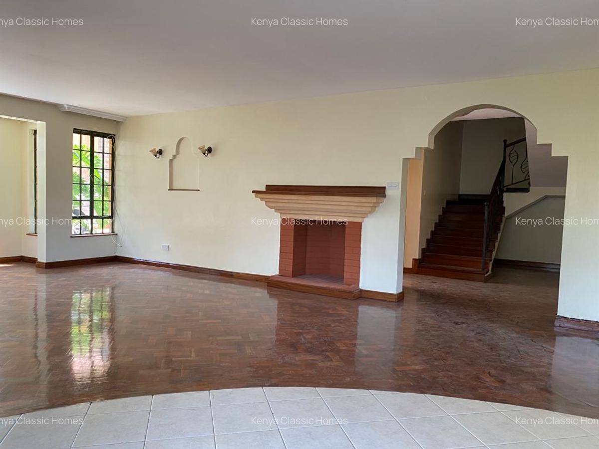 5 Bed Townhouse with En Suite at Lavington - 17