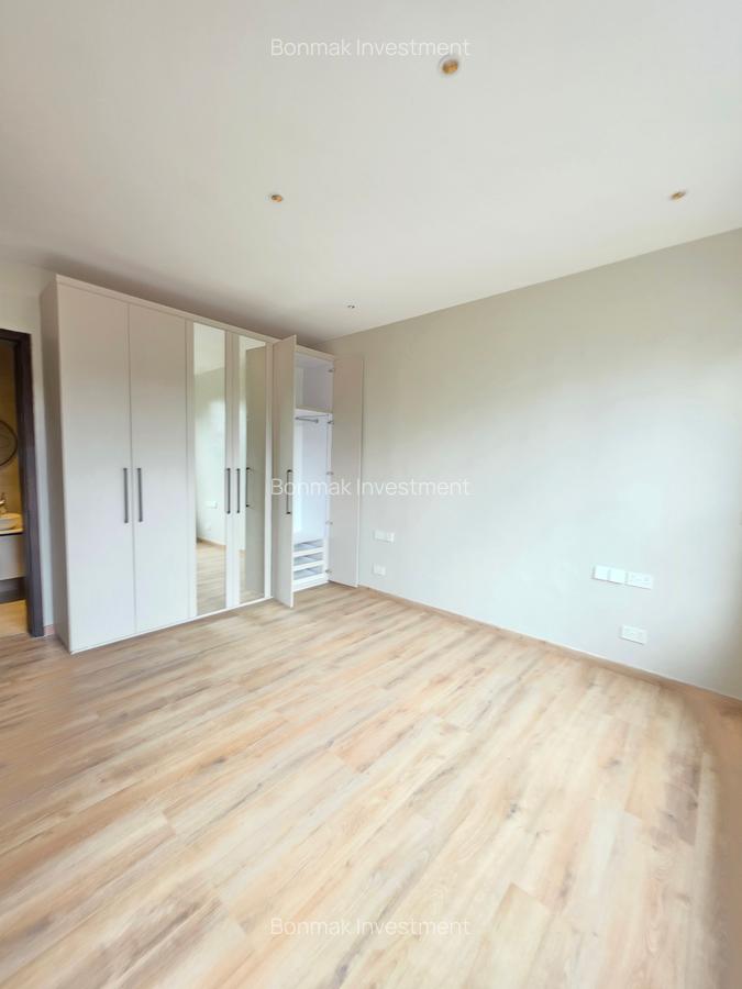5 Bed Townhouse with En Suite at Lavington Green - 17