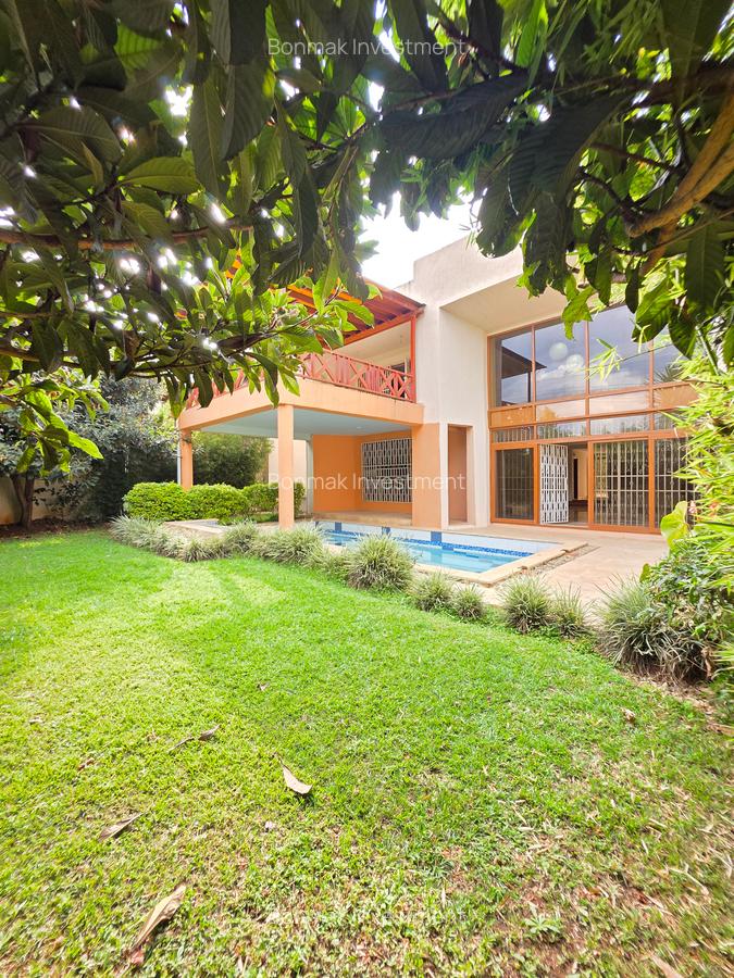 5 Bed Townhouse with En Suite at Lavington Green - 1