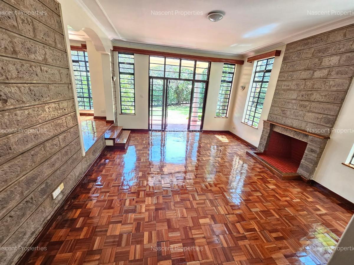 4 Bed House with En Suite in Rosslyn - 10