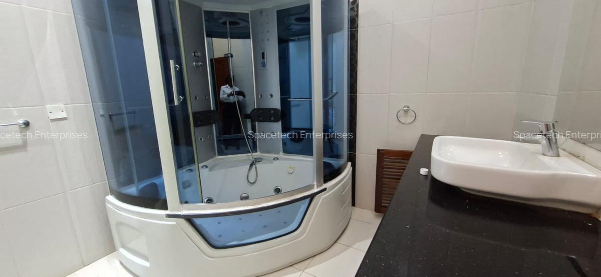 4 Bed Townhouse with En Suite in Kyuna - 12