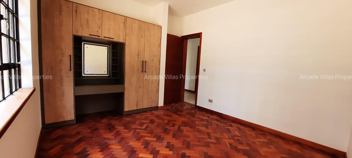 5 Bed Townhouse with En Suite in Lavington - 13