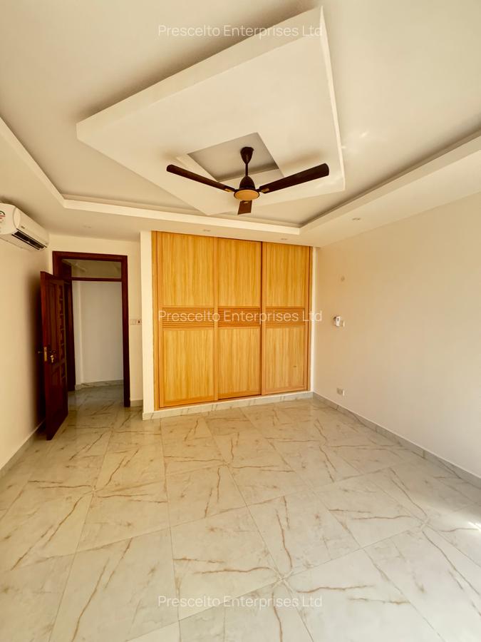 3 Bed Apartment with En Suite at Off Links Road - 17