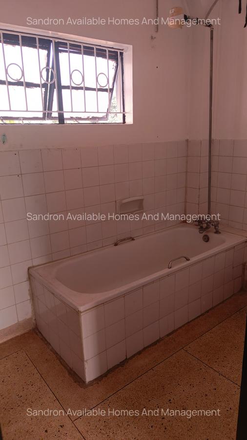 4 Bed Townhouse with En Suite in Waiyaki Way - 11