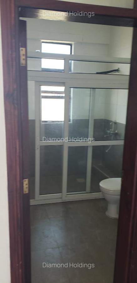 2 Bed Apartment with En Suite at Parklands - 4