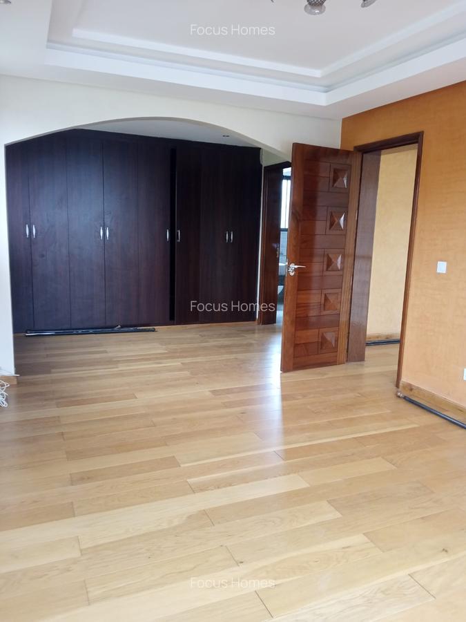 4 Bed Townhouse with En Suite in Lavington - 10