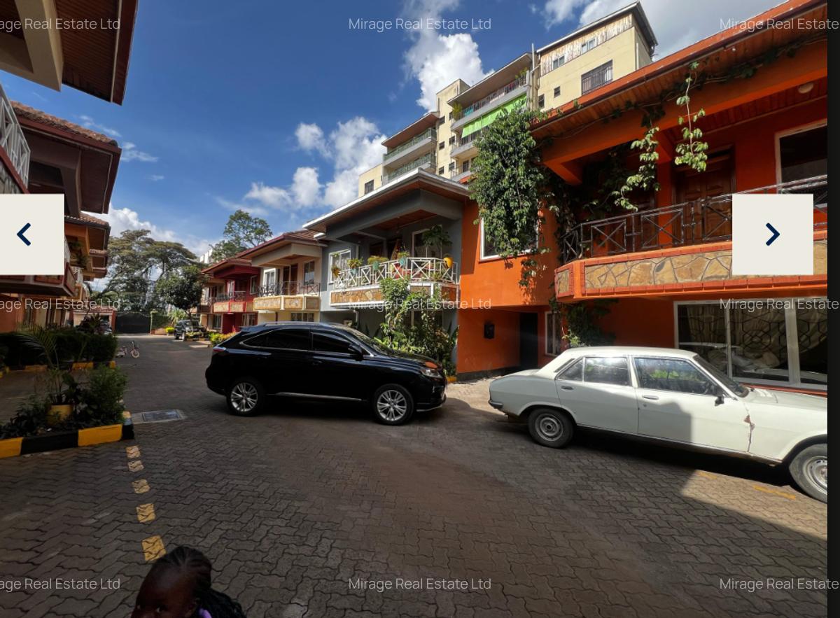 4 Bed House with En Suite in Lavington - 9