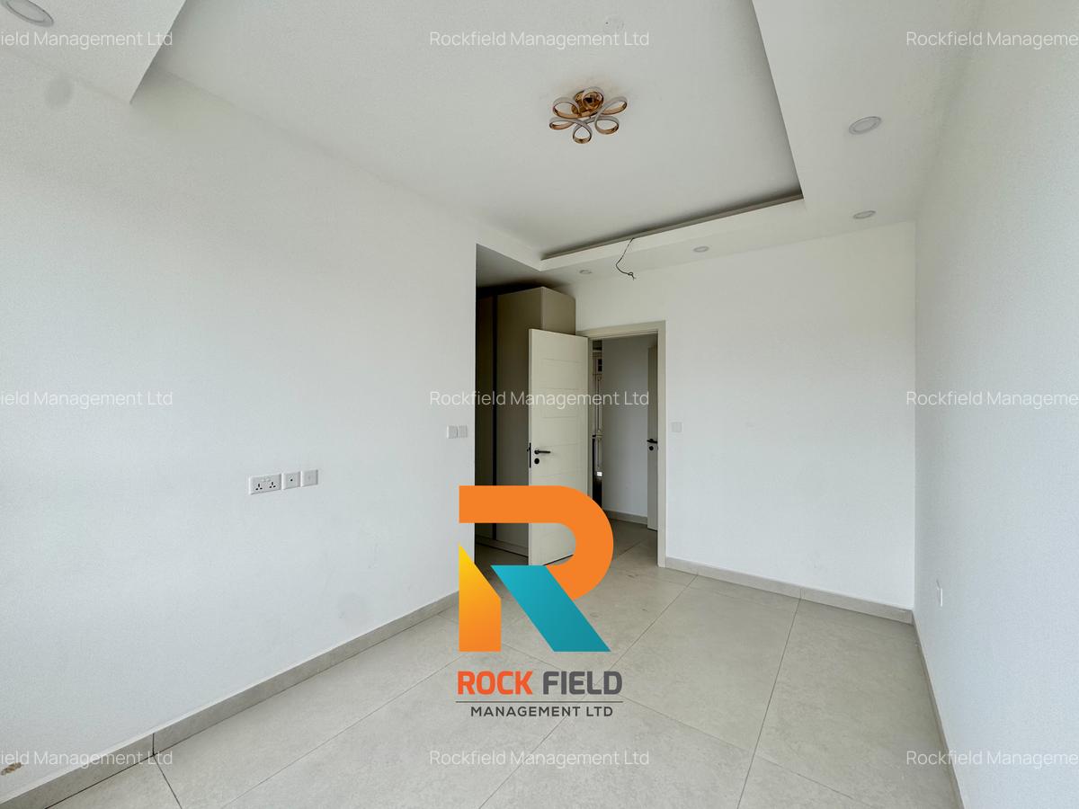 4 Bed Apartment with En Suite in General Mathenge - 9