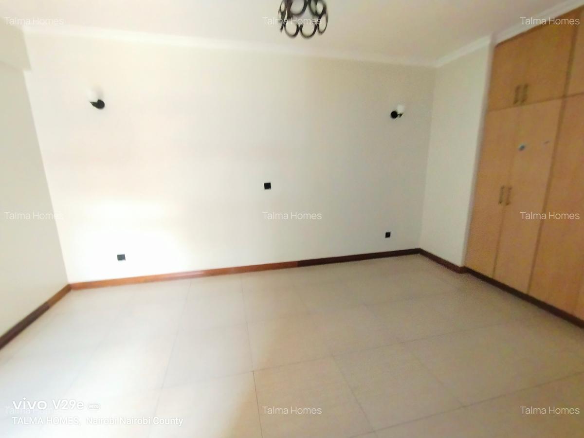 4 Bed Apartment with En Suite at Facing Statehouse - 2