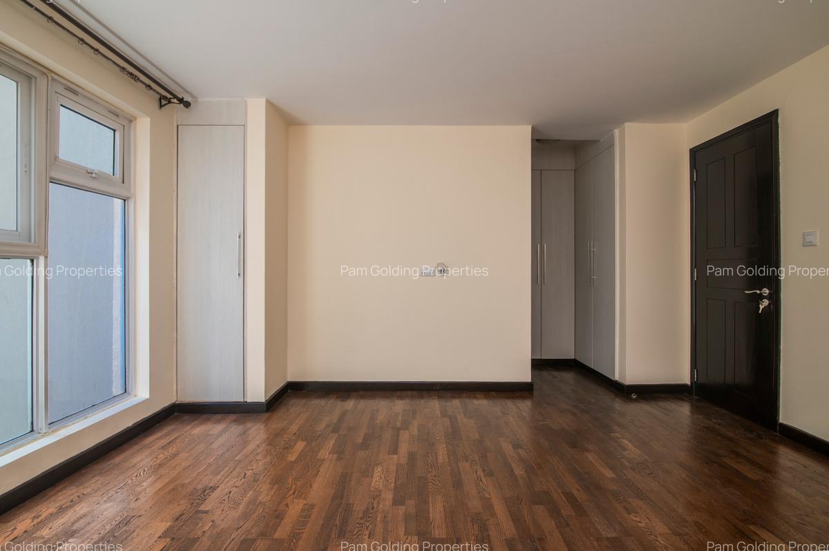 3 Bed Apartment with En Suite in Riverside - 18