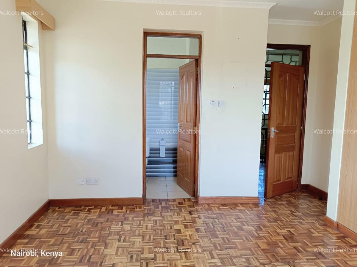 4 Bed Townhouse with En Suite in Kitisuru - 14