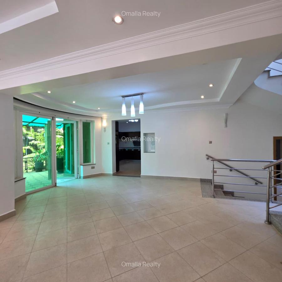 4 Bed House with En Suite in Riverside - 4