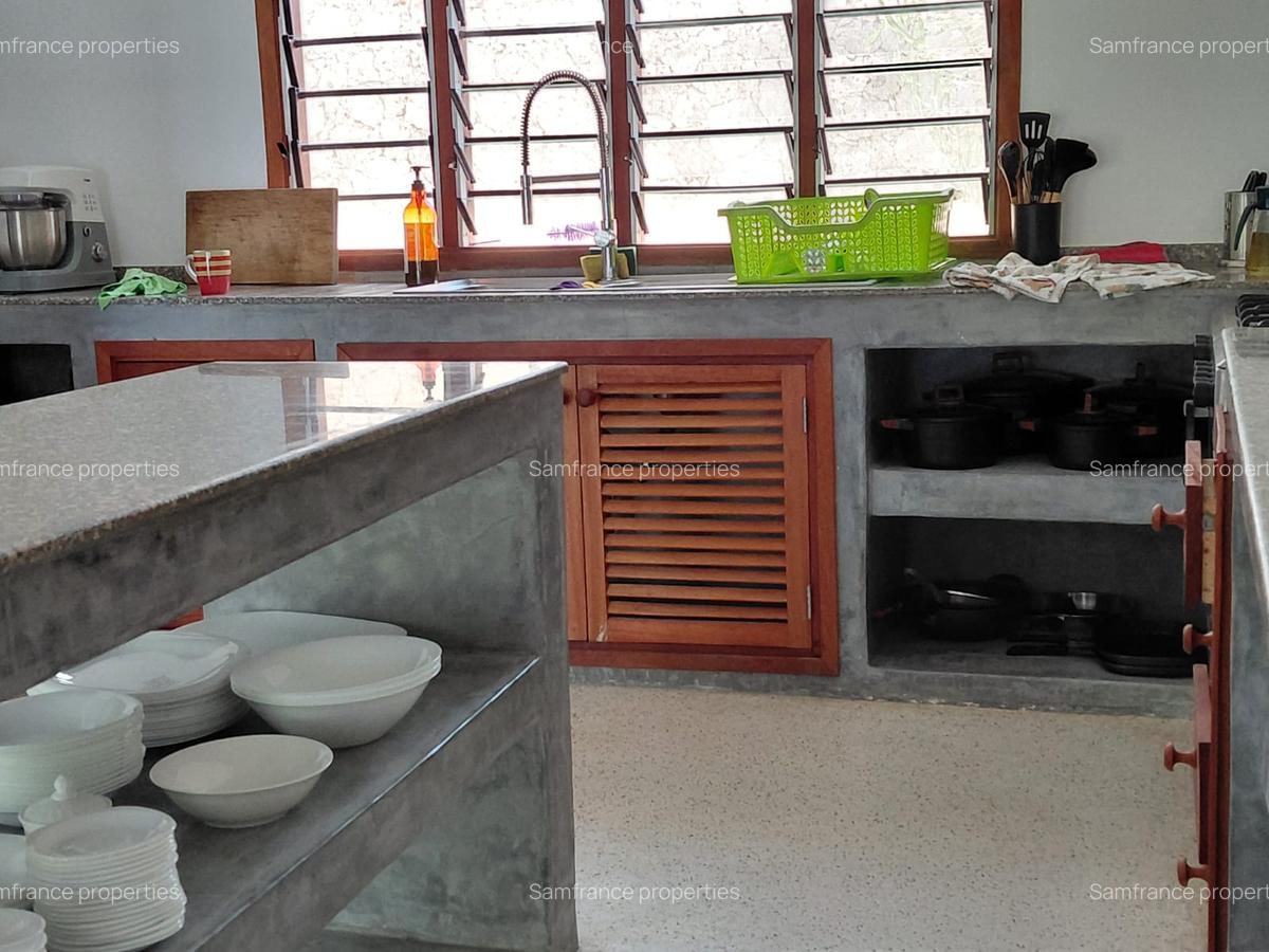 4 Bed Villa with En Suite at Paparemo - 7